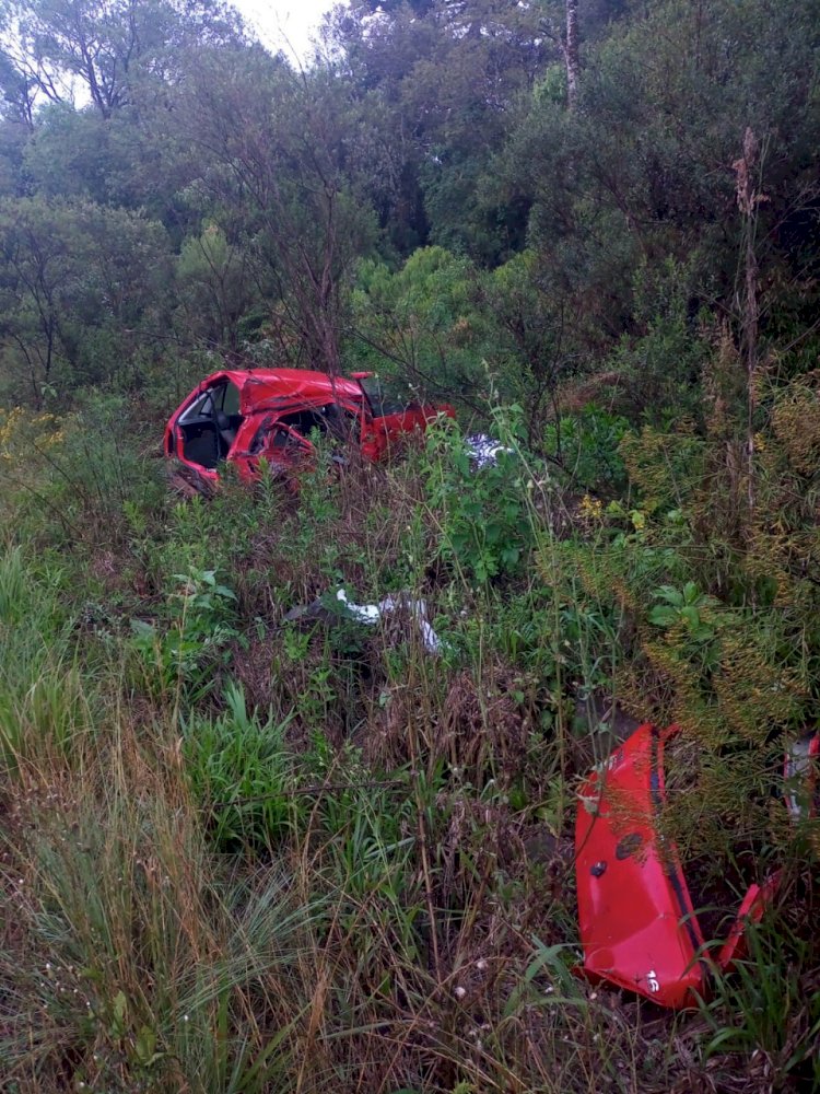 JOVEM DE 17 ANOS MORRE EM COLISÃO ENTRE CARRO E CAMINHÃO