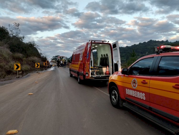 CONDUTOR DE MOTO TEM PERNA AMPUTADA EM UMA COLISÃO COM CAMINHÃO