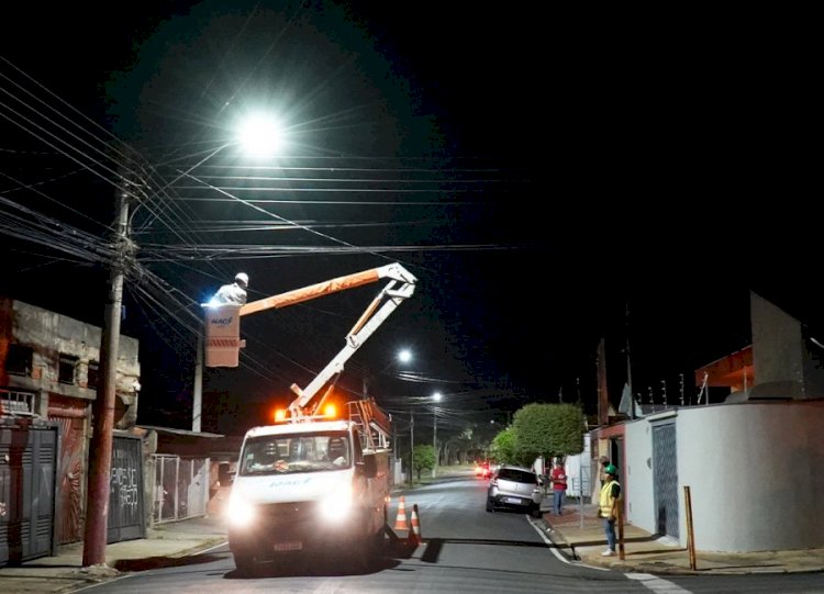 PREFEITURA DE LEBON RÉGIS ESTÁ COLOCANPDO LÂMPADAS DE LED NOS BAIRROS DA CIDADE