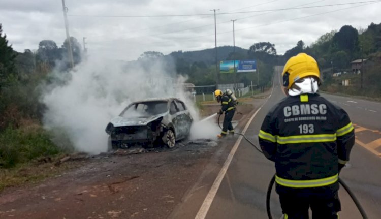 GESTANTE ESCAPA ILESA  DE INCÊNDIO EM VEÍCULO EM RIO DAS ANTAS