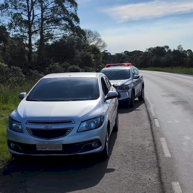 DOIS HOMENS DE LEBON REGIS SÃO PRESOS COM VEICULO ADQUIRIDO ATRAVÉS DE ESTELIONATO