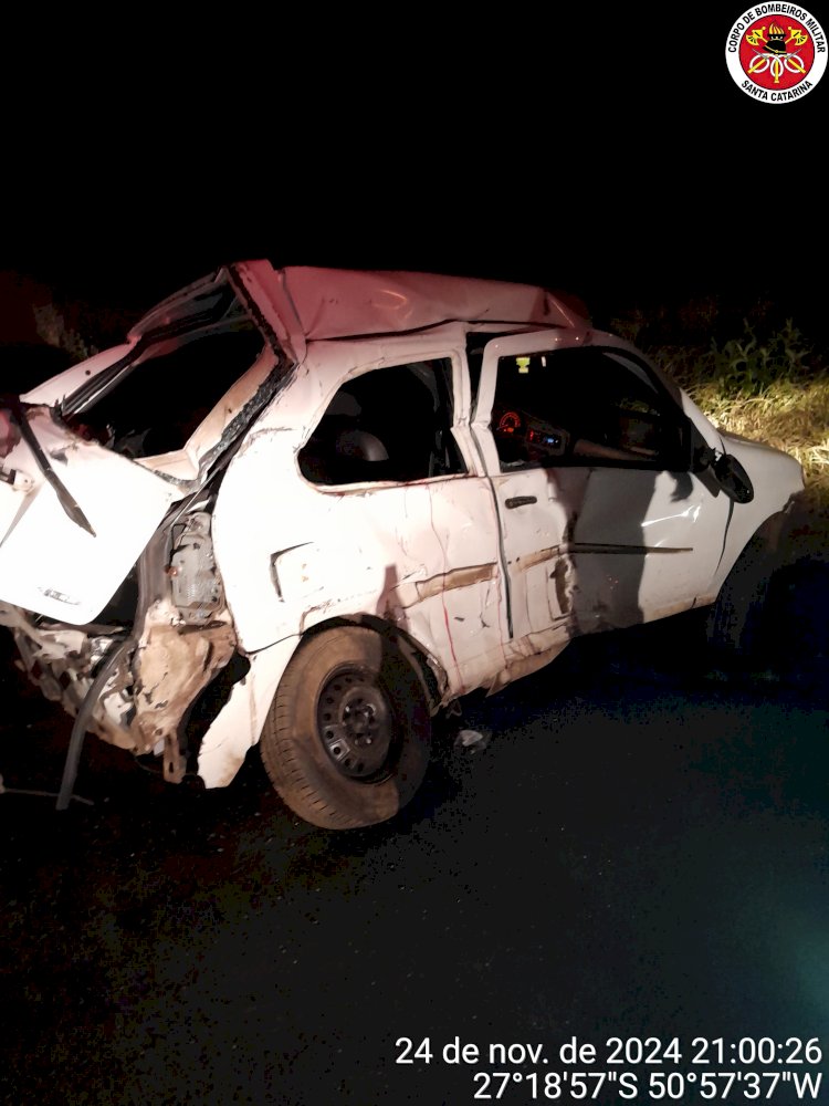 HOMEM MORRE AO COLIDIR VEÍCULO CONTRA MÁQUINA PESADA