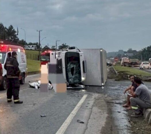 GRÁVIDA MORRE ESMAGADA POR CAMINHÃO BAÚ NA BR-470