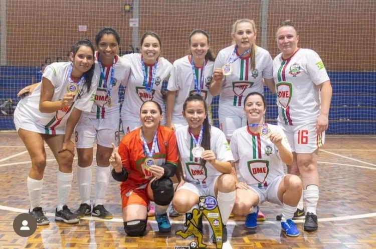 EQUIPE DE FUTSAL FEMININO DE LEBON RÉGIS É CAMPEÃ REGIONAL POR RIO DAS ANTAS