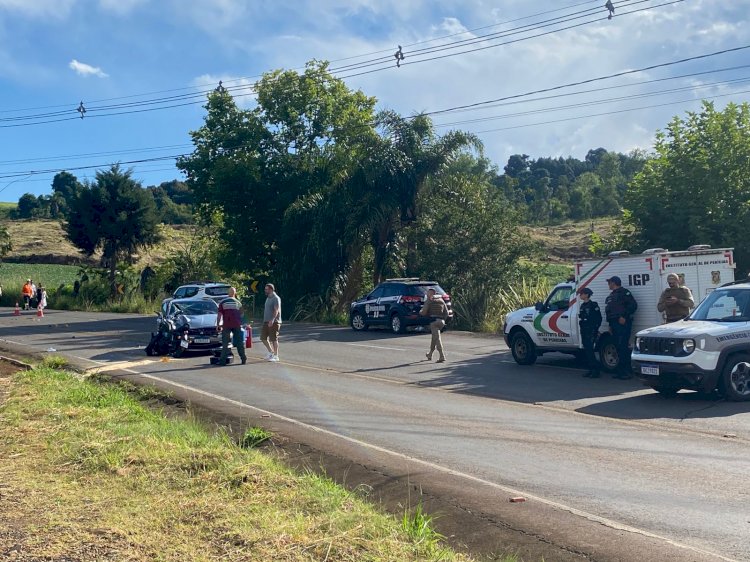 COLISÃO ENTRE MOTO E CARRO DEIXA DOIS MORTOS NA SAÍDA DE CAÇADOR PARA RIO DAS ANTAS